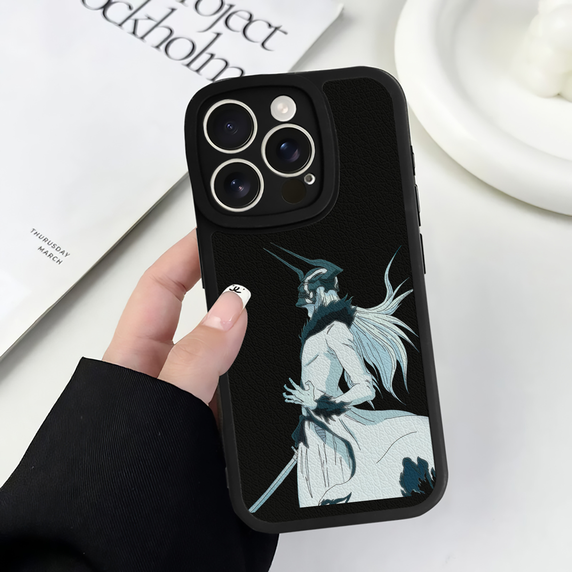ブリーチ 黒崎一護（くろさき いちご）BLEACH Kurosaki Ichigo 【iPhone 16シリーズ対応】シリコンスマホケース（レザー調） 材質：シリコン